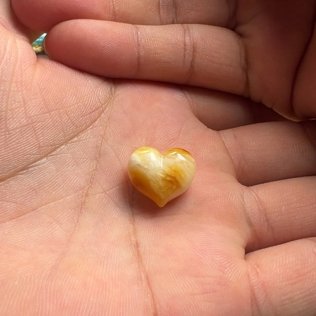 未镶嵌颈饰蜜蜡白花俏色屁桃提溜吊坠（打孔不退换）