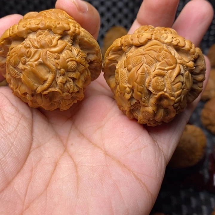 文玩核桃把件荷花鱼
