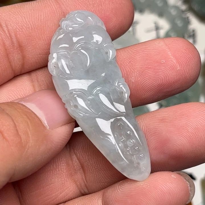 天***雨翡翠未镶嵌颈饰蟹钳