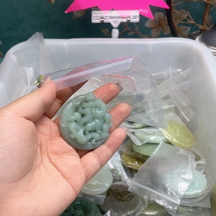 蛇纹石玉手镯未镶嵌国****己