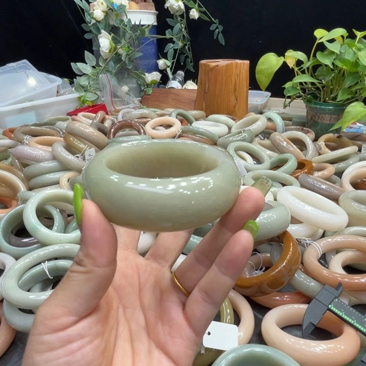 暖***阳石英质玉手镯未镶嵌