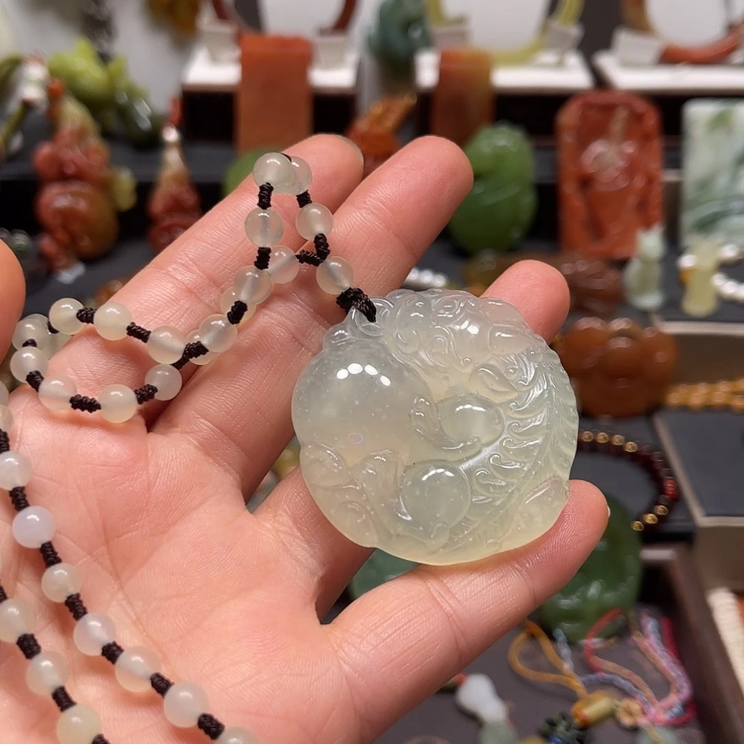 未镶嵌岫玉吊坠，吊坠，