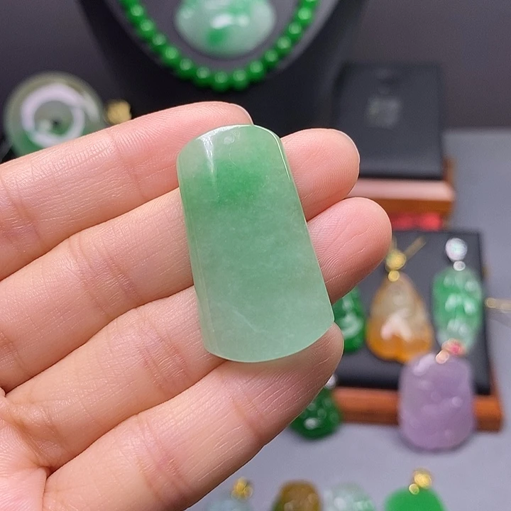 吊坠(赠链)未镶嵌翡翠