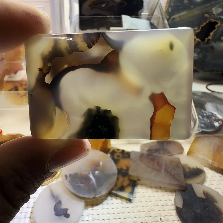 玛瑙/玉髓未镶嵌珠宝奇石