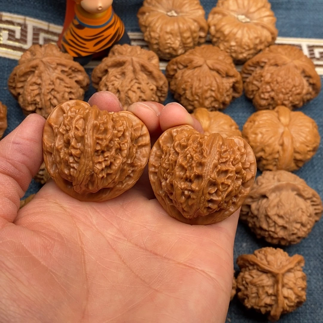 文玩核桃把件40桃心宫灯