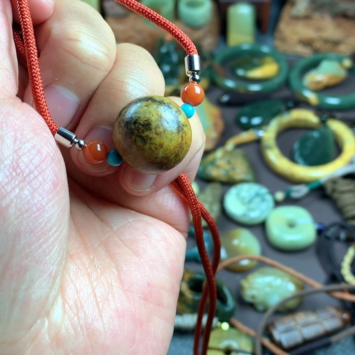 吊坠(赠链)未镶嵌岫岩河磨玉（透闪石质玉）