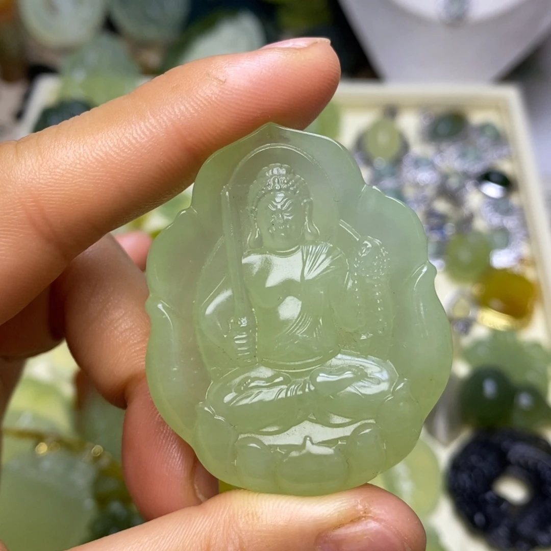 未镶嵌蛇纹石玉颈饰小**?