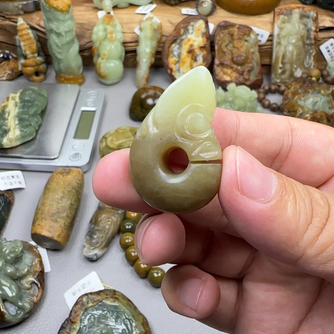 岫岩老玉（透闪石质玉）未镶嵌珠宝奇石
