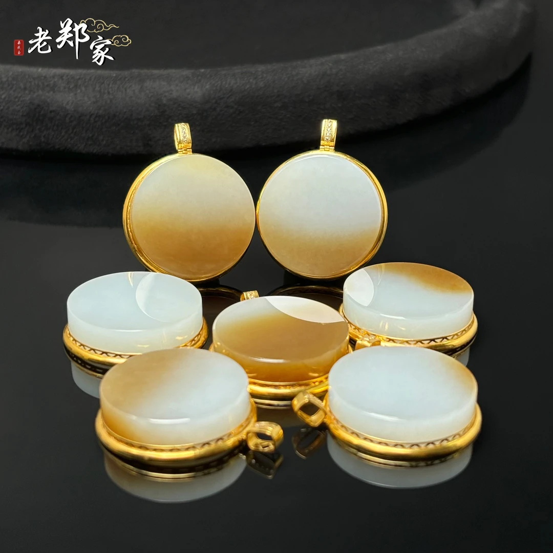 【老郑家】18K金和田玉圆牌吊坠 3647 多样性发1件 约25*6mm