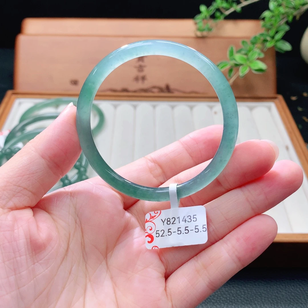 未镶嵌手镯（圆镯）翡翠