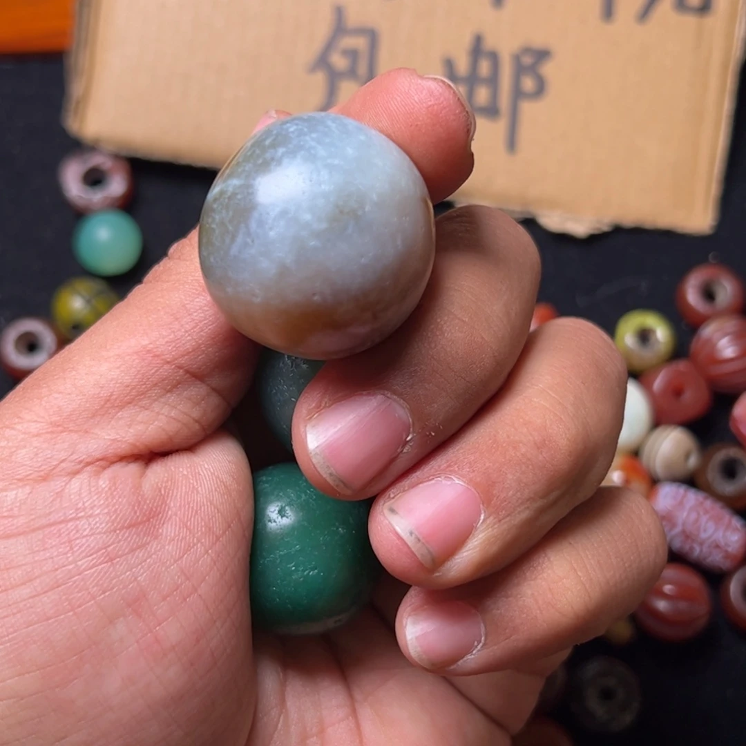 杨***洛玛瑙/玉髓未镶嵌配饰