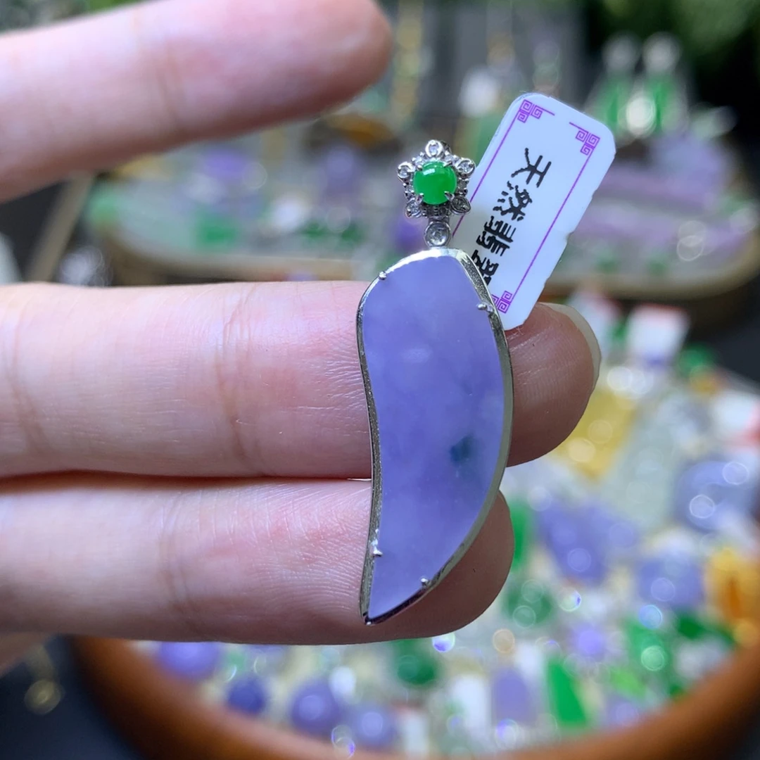 颈饰18K金镶嵌翡翠