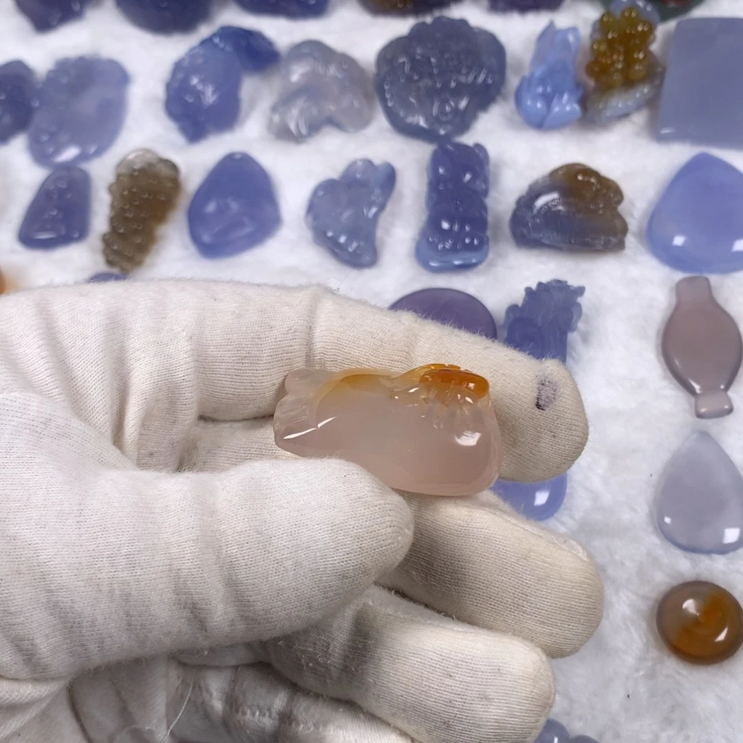 玛瑙吊坠未镶嵌明*子知足常乐