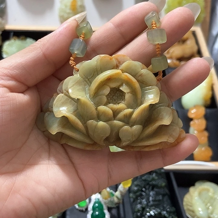 源***典蛇纹石玉未镶嵌挂件