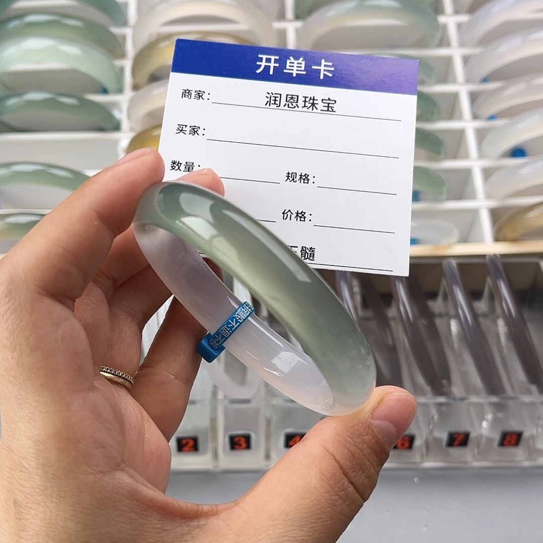 玛瑙/玉髓手镯未镶嵌55