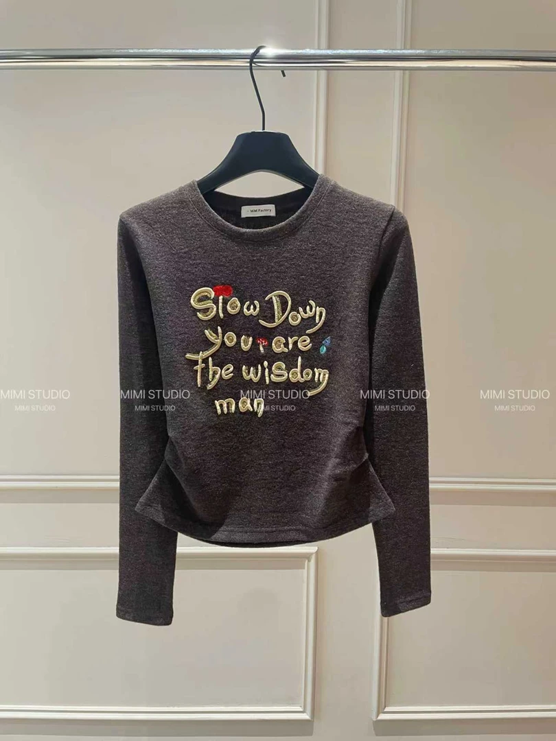 2025秋冬新款 刺绣亮片重工时尚百搭V领别致减龄修身显瘦上衣899