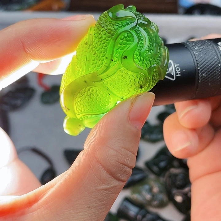 蛇纹石玉未镶嵌挂件泰山玉百财