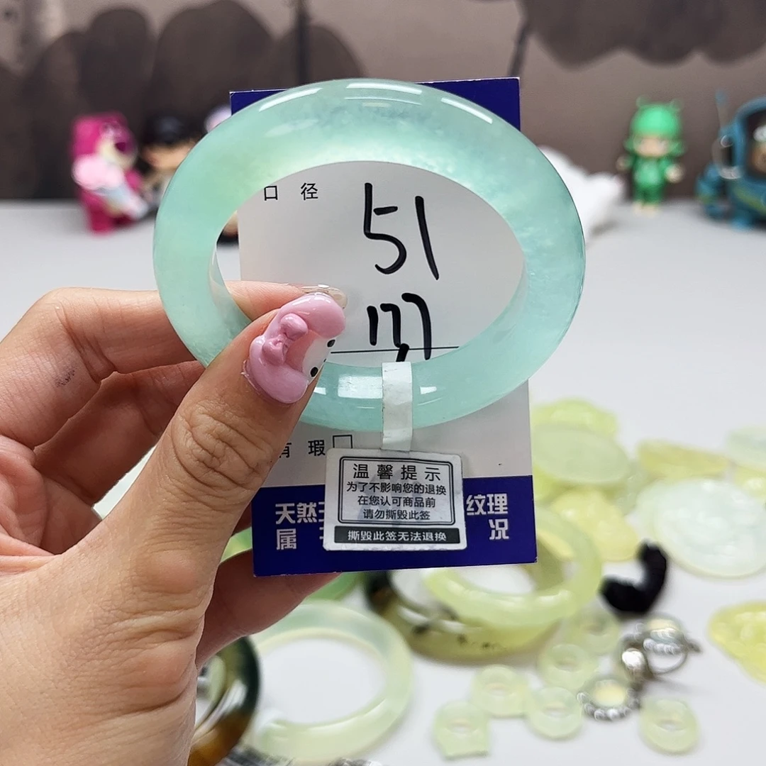 未镶嵌蛇纹石玉吊坠