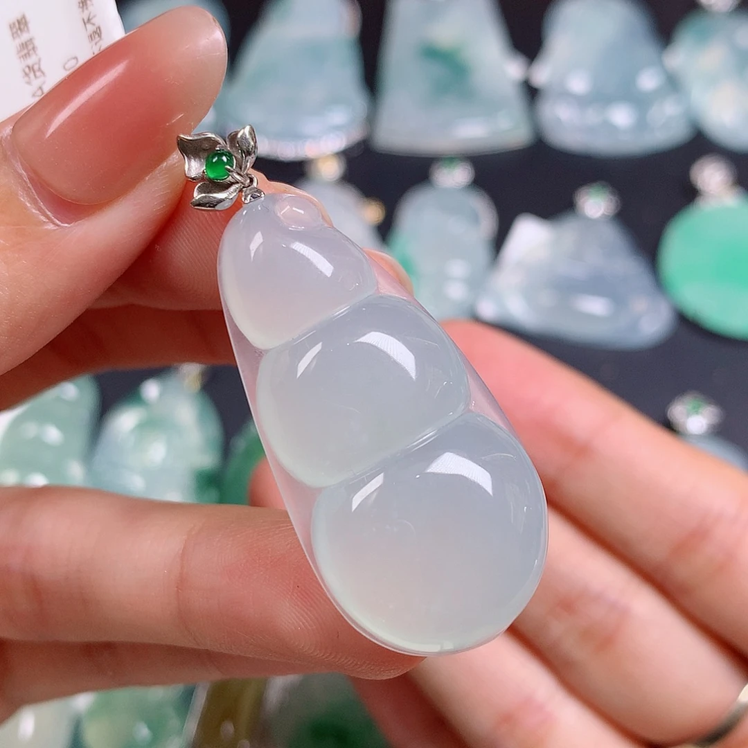 颈饰18K金镶嵌翡翠
