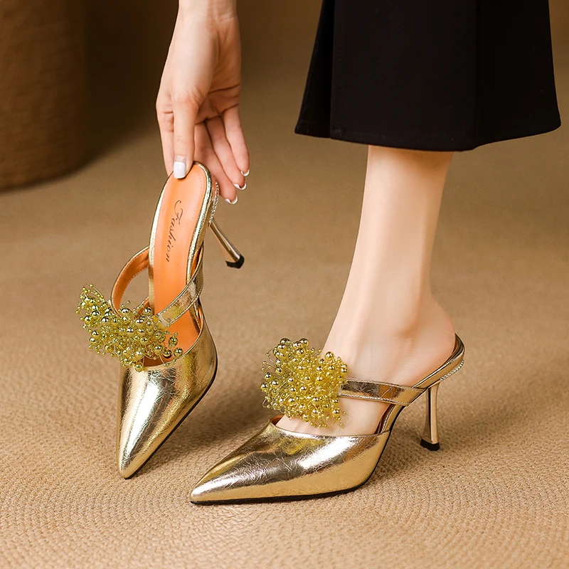 8.5cm设计感珍珠包头半拖鞋绝美尖头细跟银色百搭高跟凉鞋女外穿