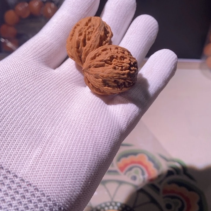 文玩核桃手串过*?…………
