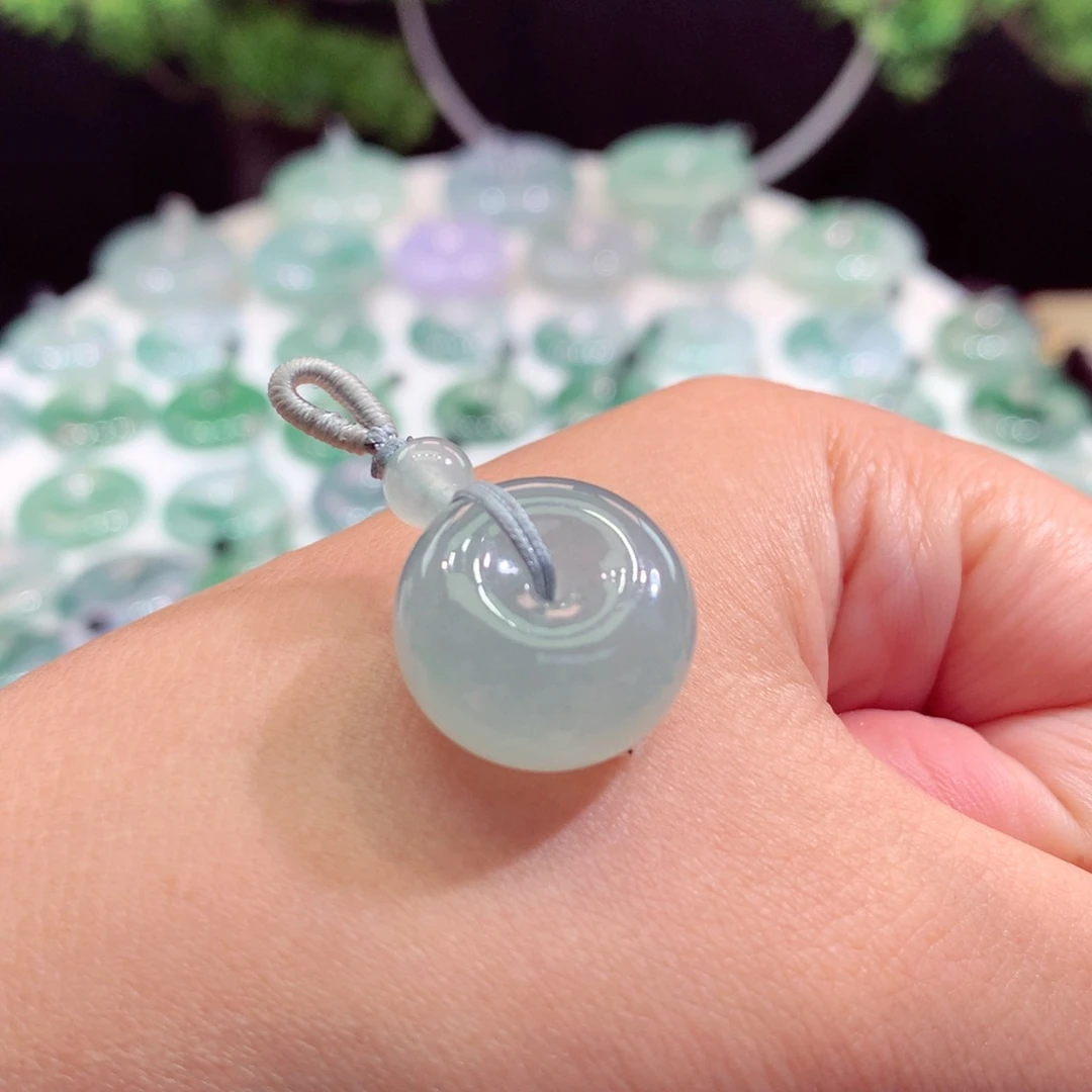 颈饰未镶嵌翡翠平安扣