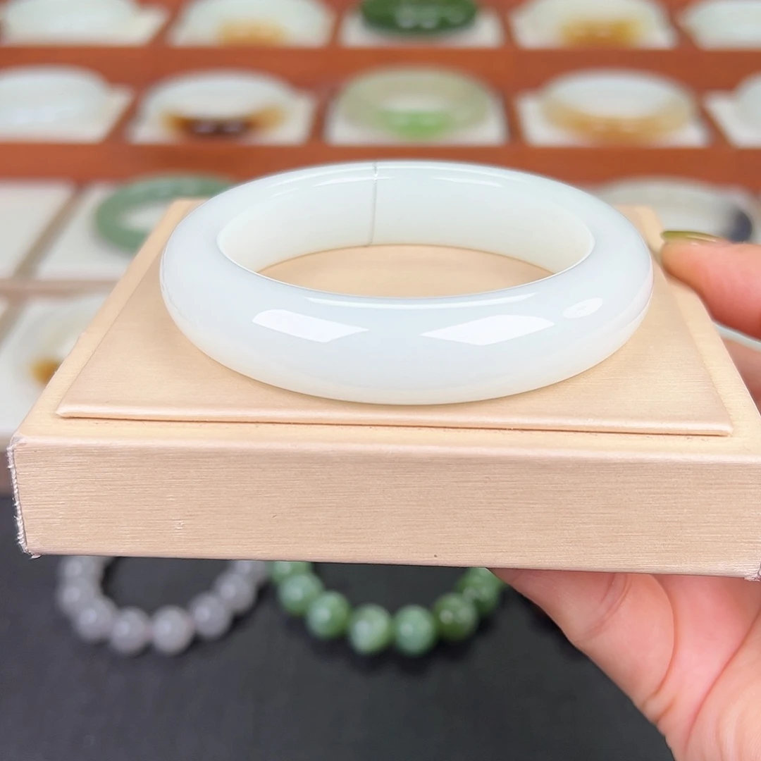 和田玉手镯未镶嵌惠****施和田玉白玉手镯