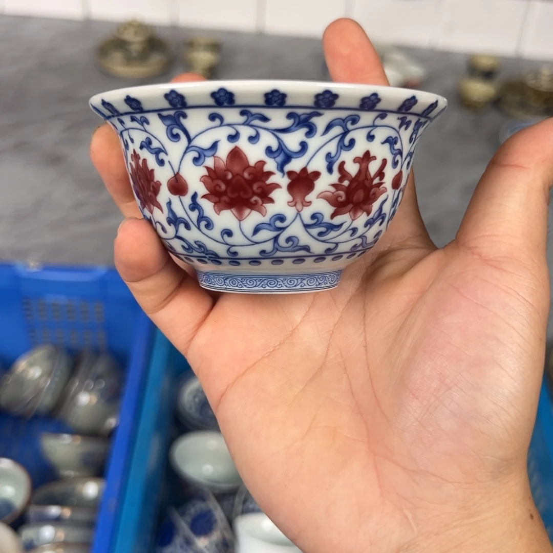 白青花釉里红缠枝莲压手杯全