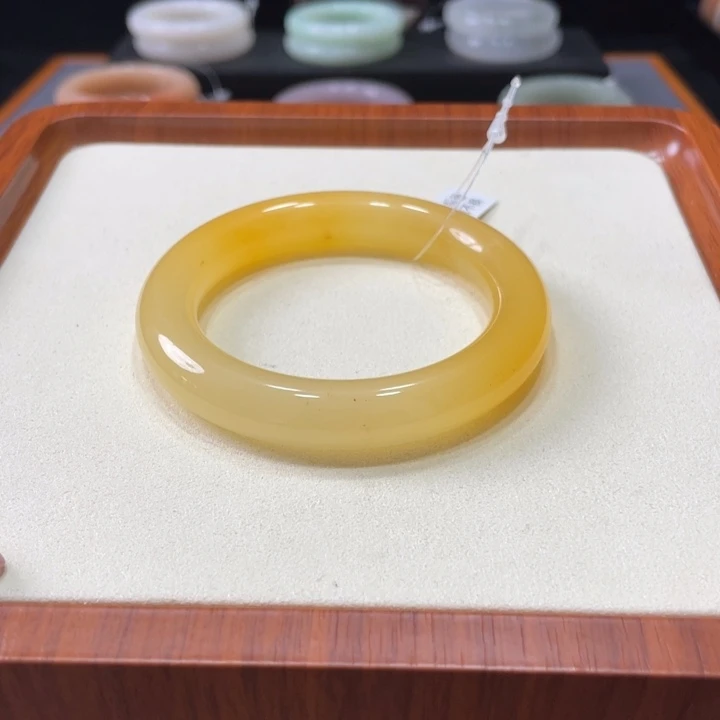 未镶嵌手镯石英岩玉