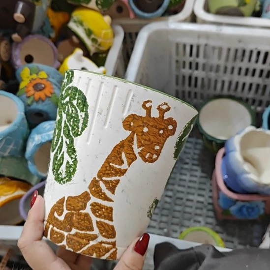 当场拍满15元发货不凑不发，花盆盆口不方不圆有针孔黑点是正常的，