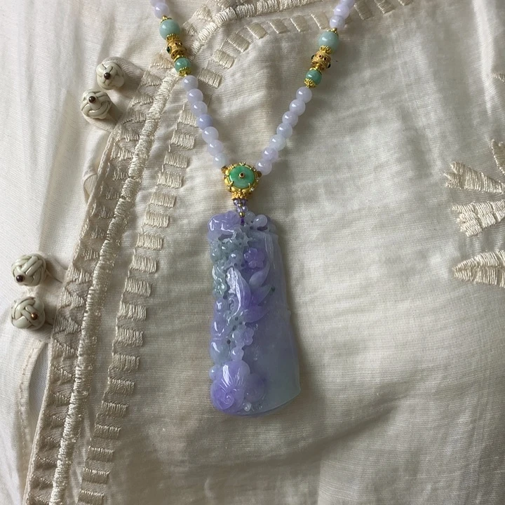 翡翠吊坠(赠链)未镶嵌