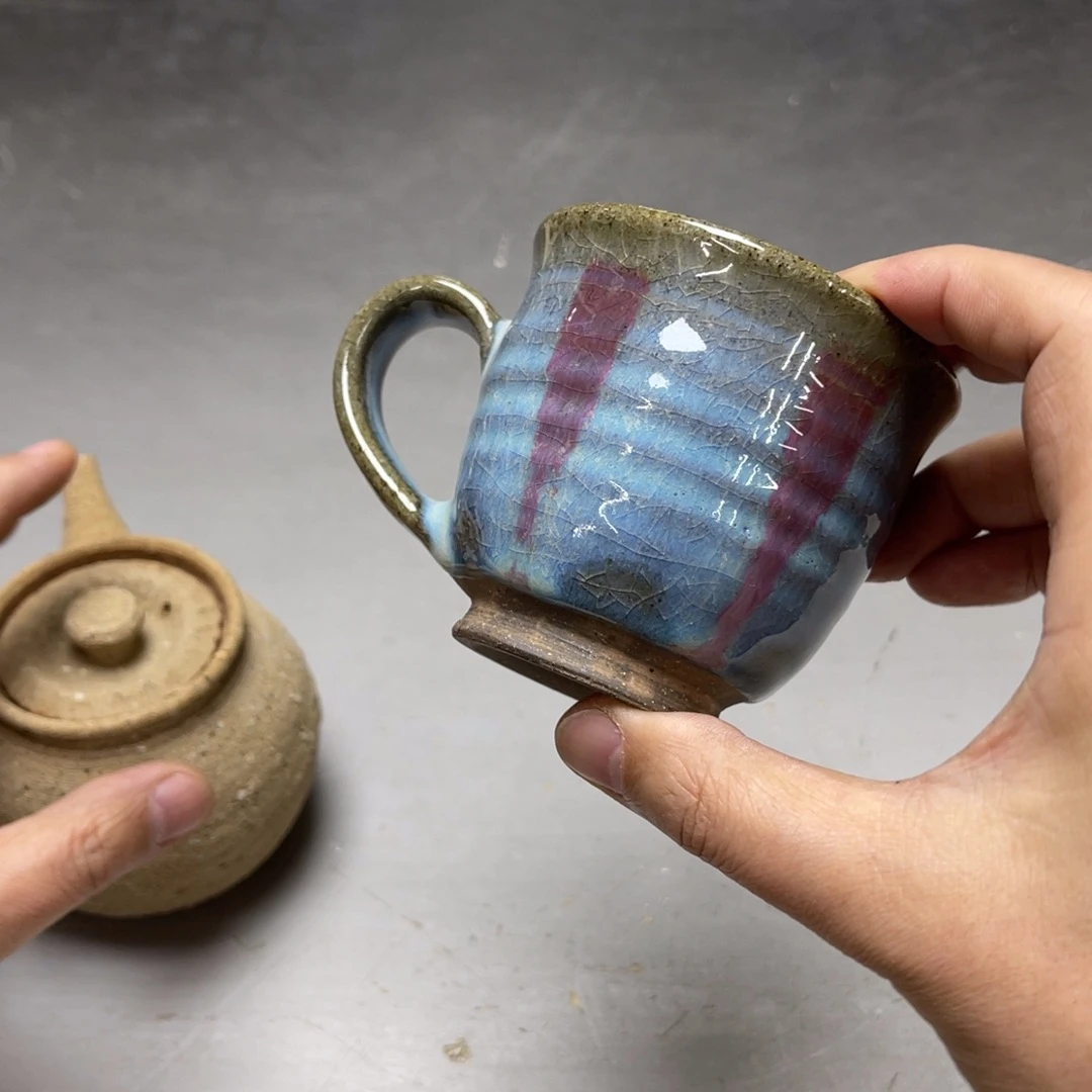 瓷片小***七密密麻麻地排列着