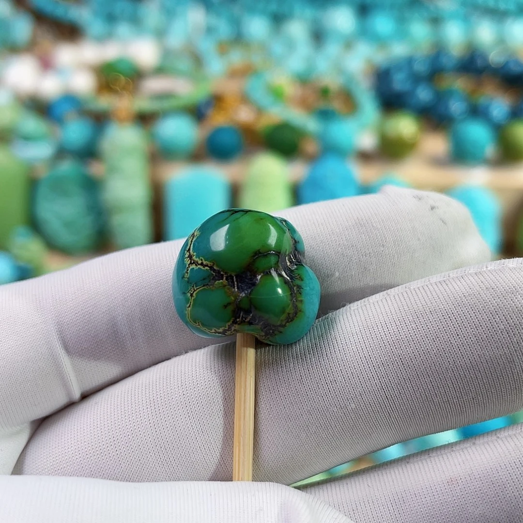 绿松石未镶嵌珠宝奇石