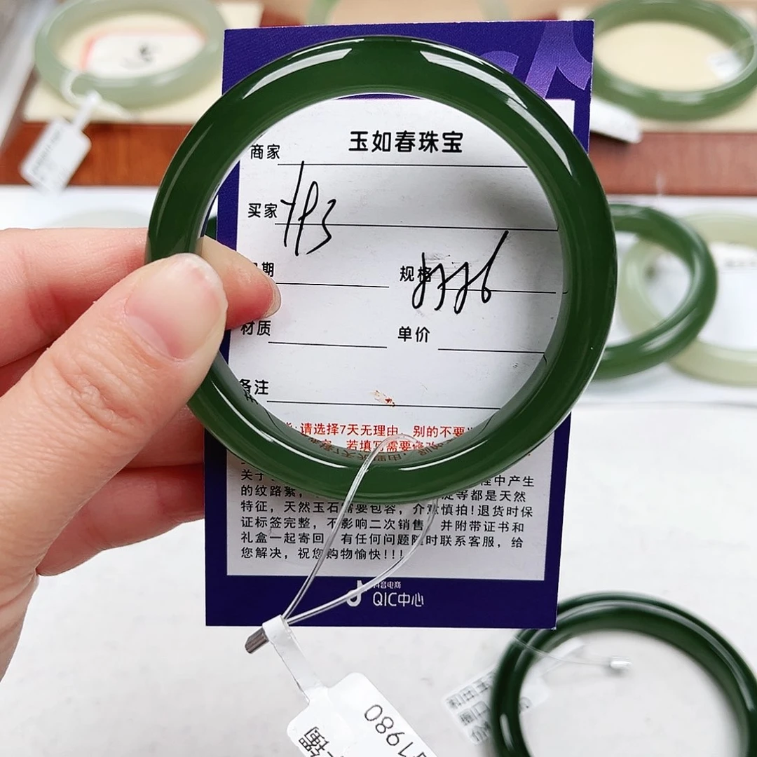 和田玉手镯未镶嵌