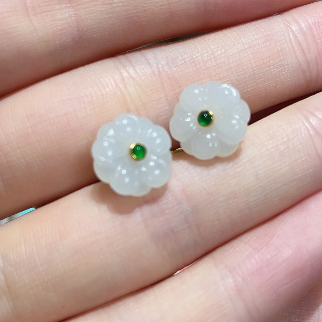 和田玉18K金镶嵌耳钉