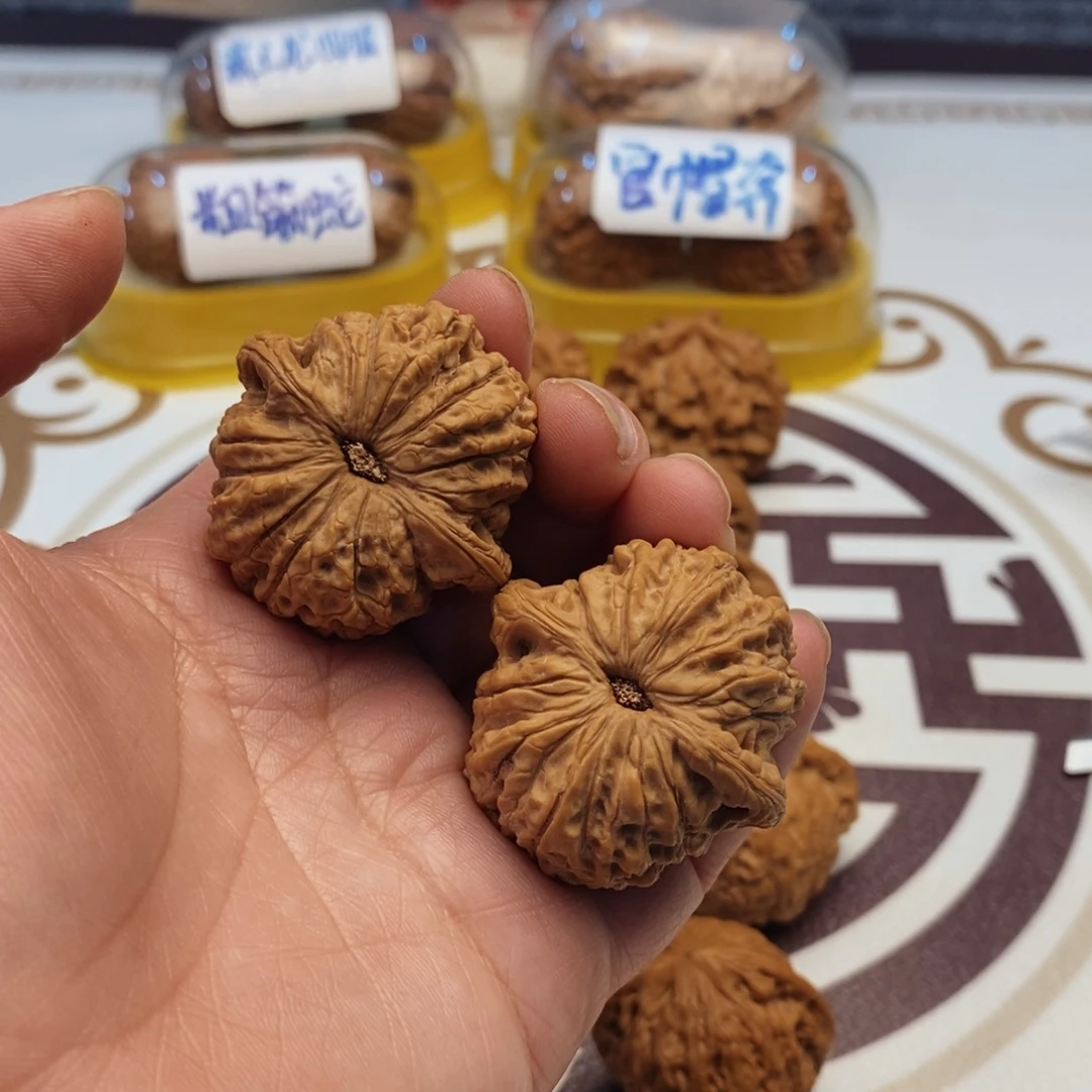 文玩核桃吊坠六*半血麒麟40尺全品