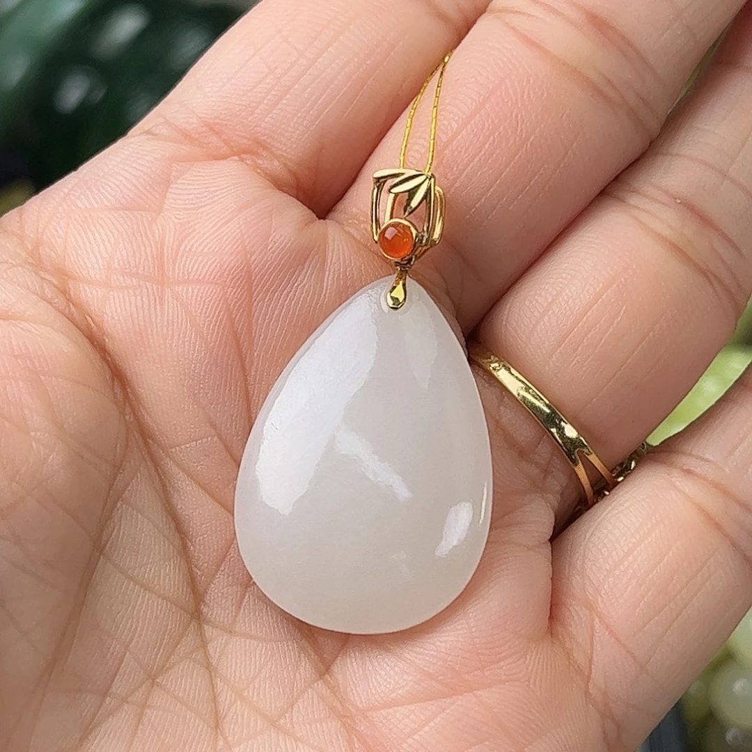 和田玉颈饰18K金镶嵌