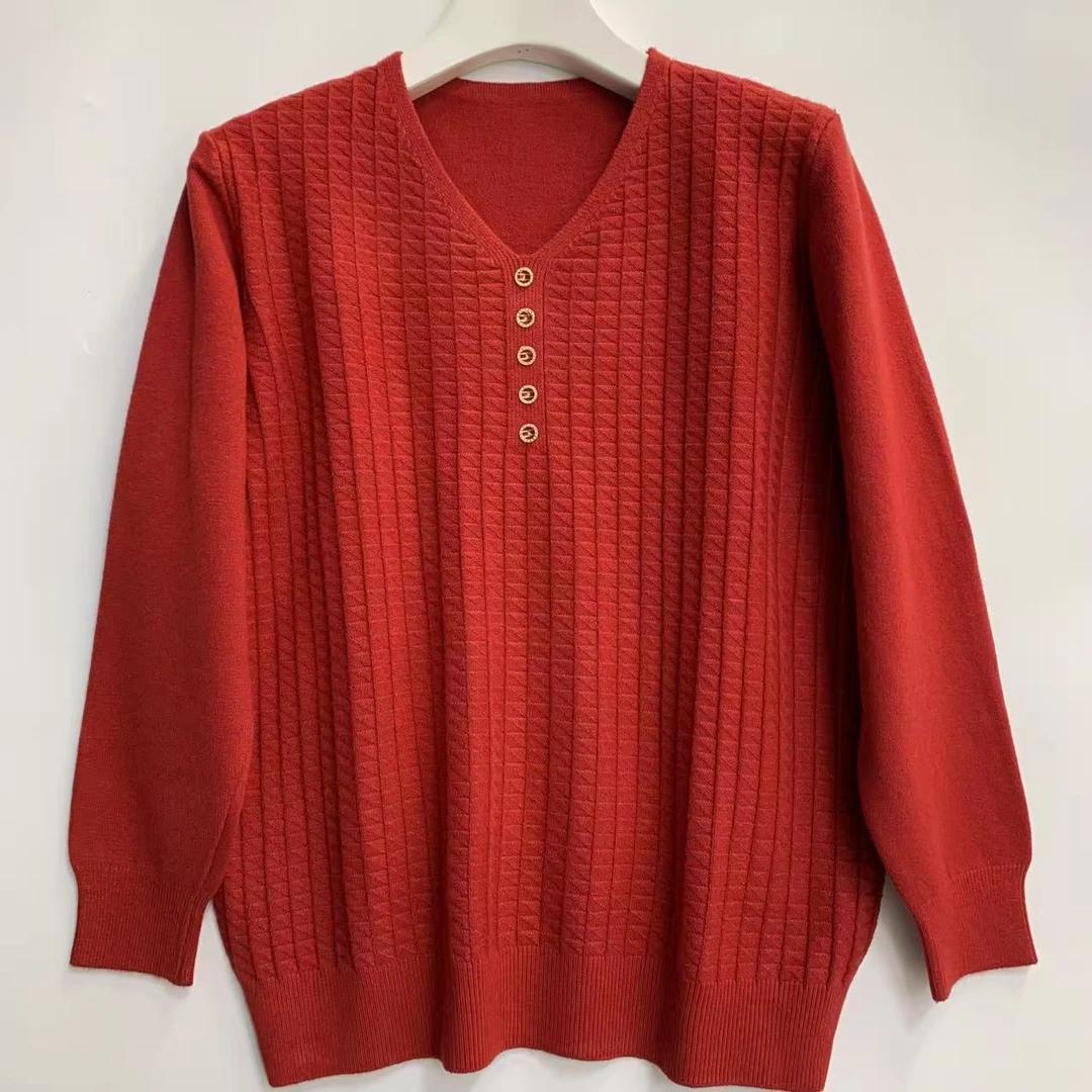 1899女士秋冬厚款五粒扣步步高提花鸡心领纯色长袖针织衫