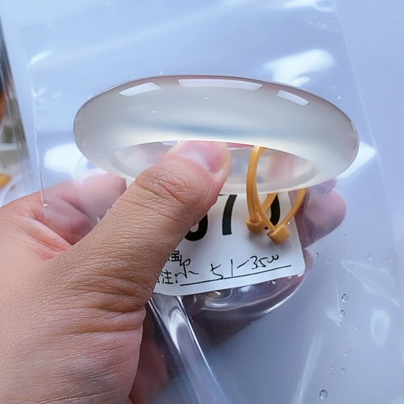 【闪购商品】玛瑙/玉髓手镯未镶嵌尔*。