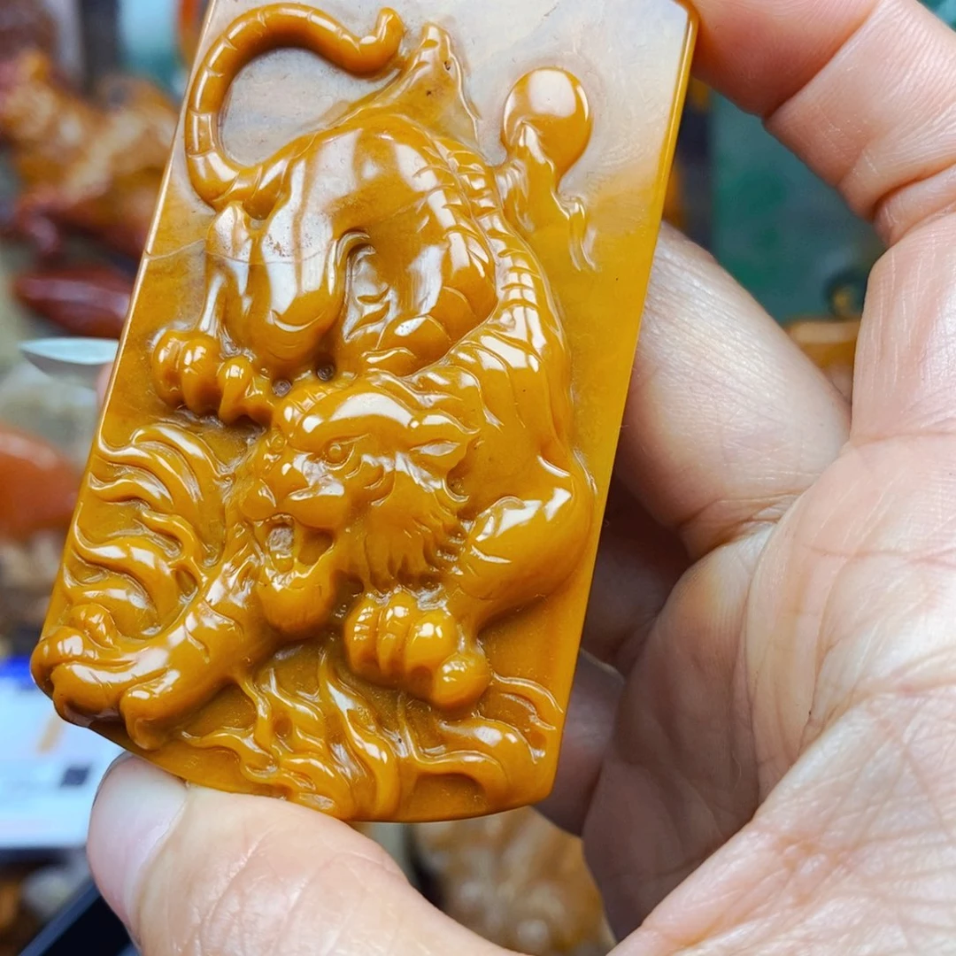 石英质玉（黄龙玉）未镶嵌颈饰