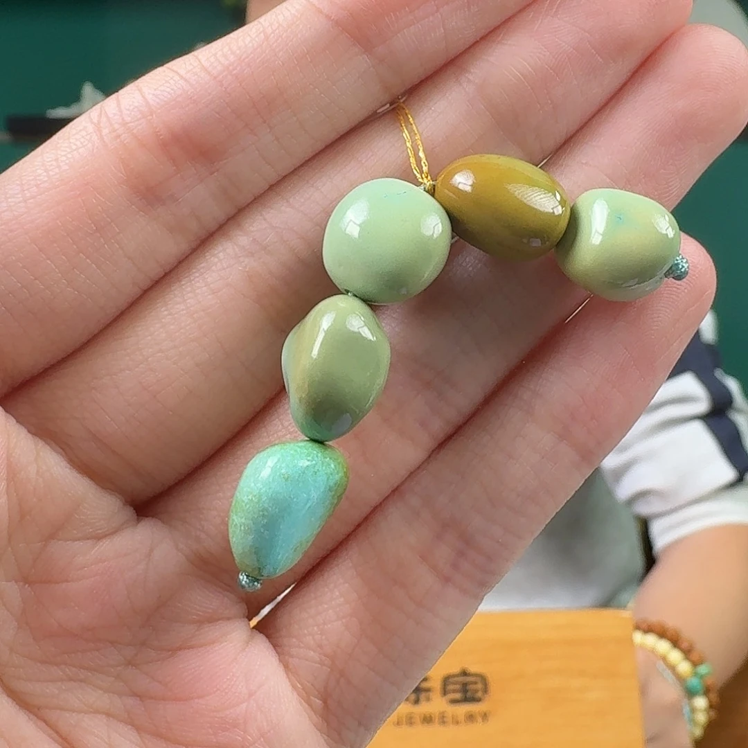 绿松石未镶嵌珠宝奇石