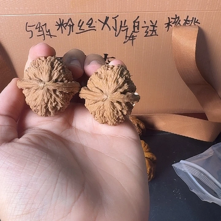 文玩核桃把件白狮子