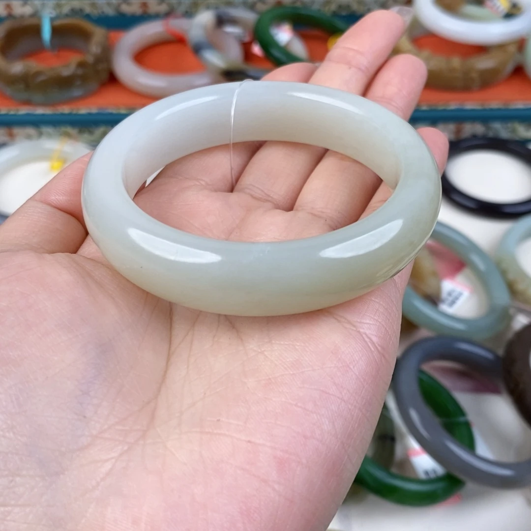 暮****和田玉未镶嵌手镯且末高清白57#