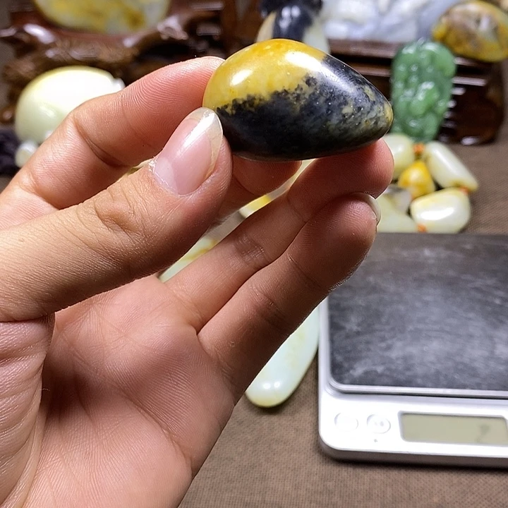 和田玉未镶嵌把件