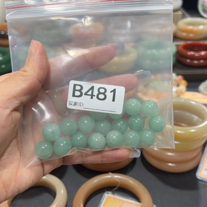 非***吃石英岩玉未镶嵌手镯
