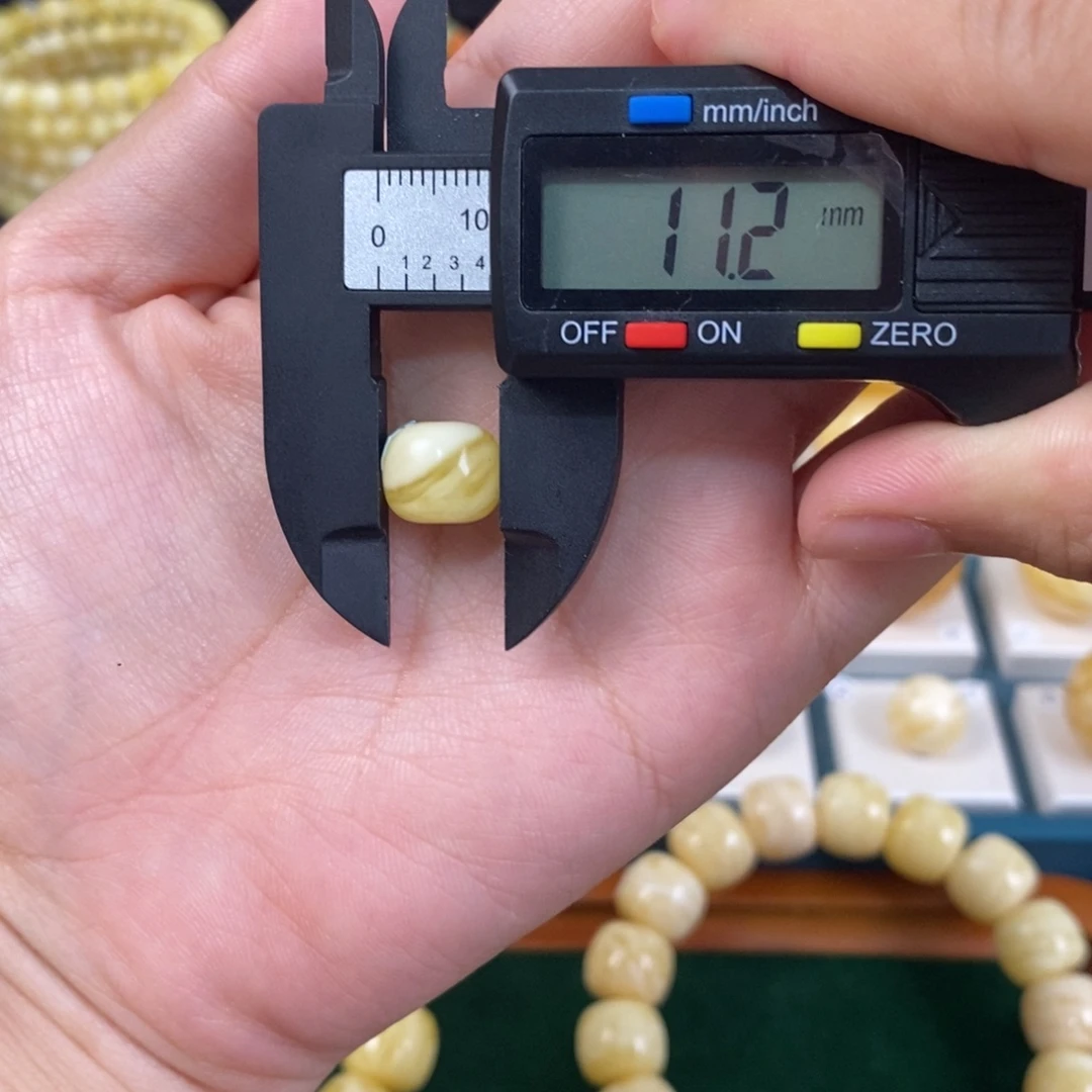 未镶嵌蜜蜡珠宝奇石