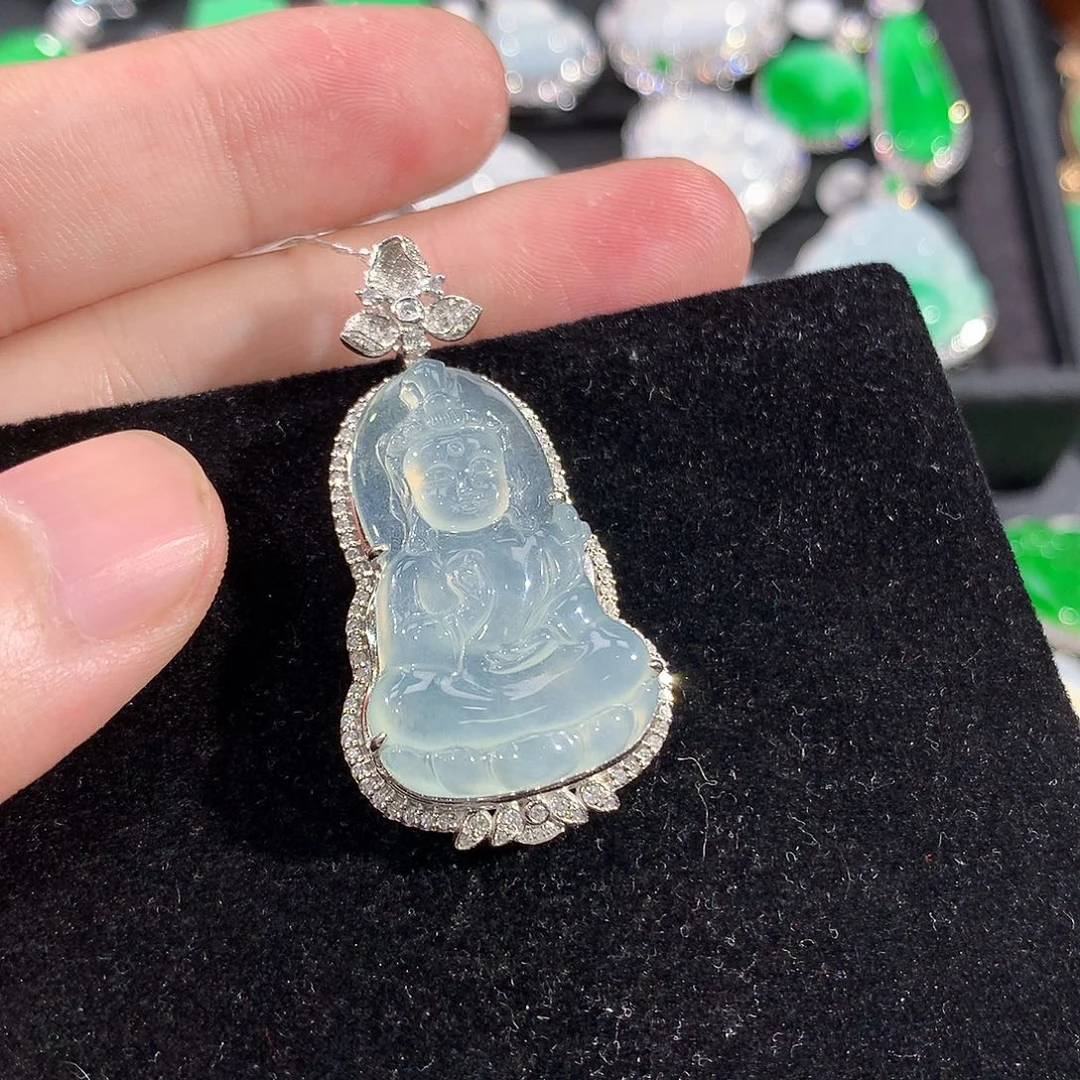 翡翠18K金镶嵌颈饰