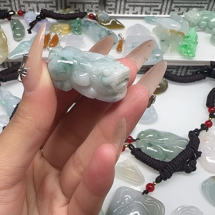 翡翠未镶嵌颈饰93