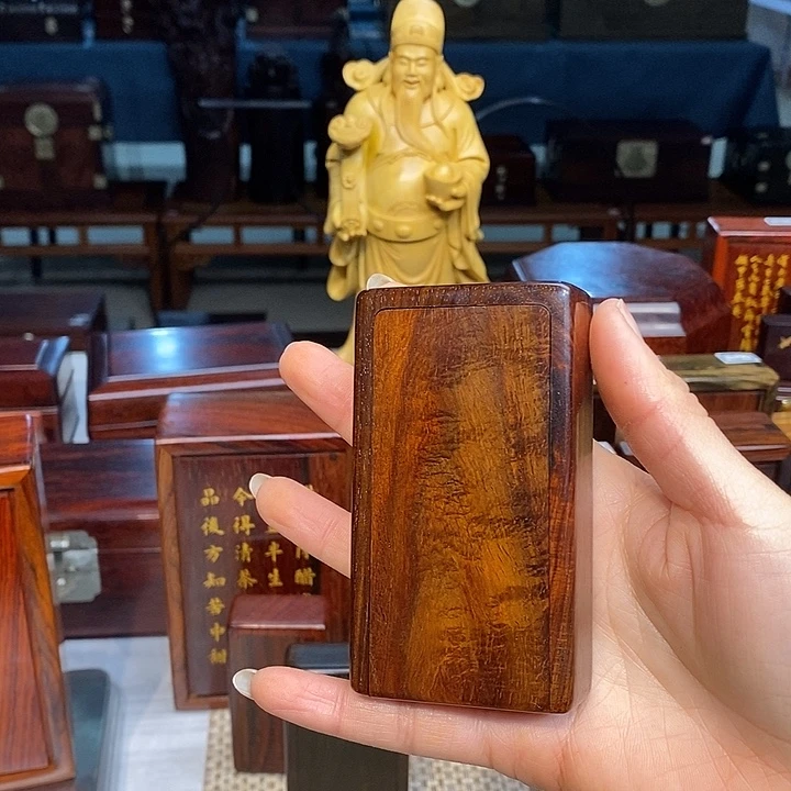 红酸枝木类家具交趾黄檀