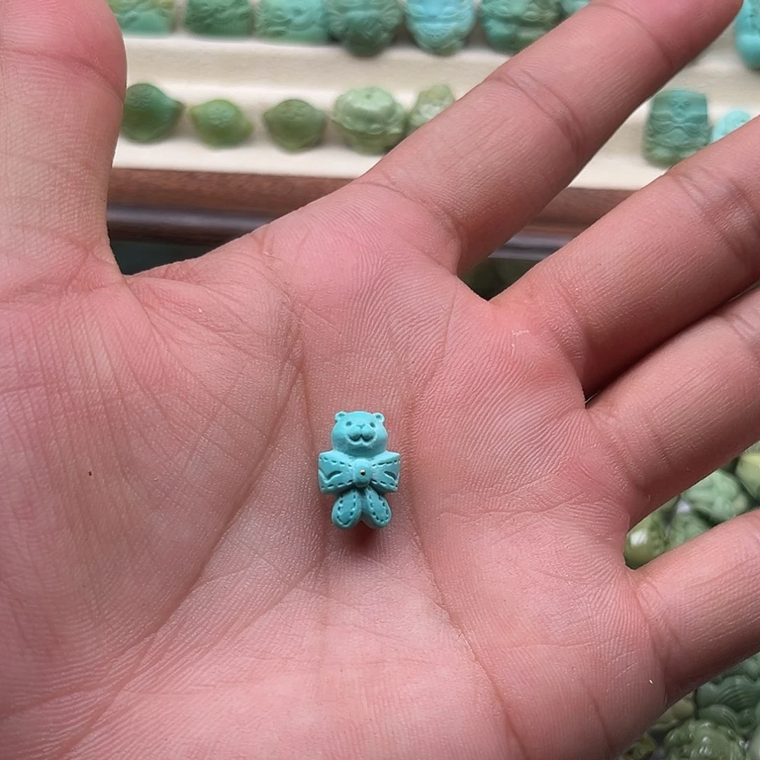 绿松石未镶嵌颈饰